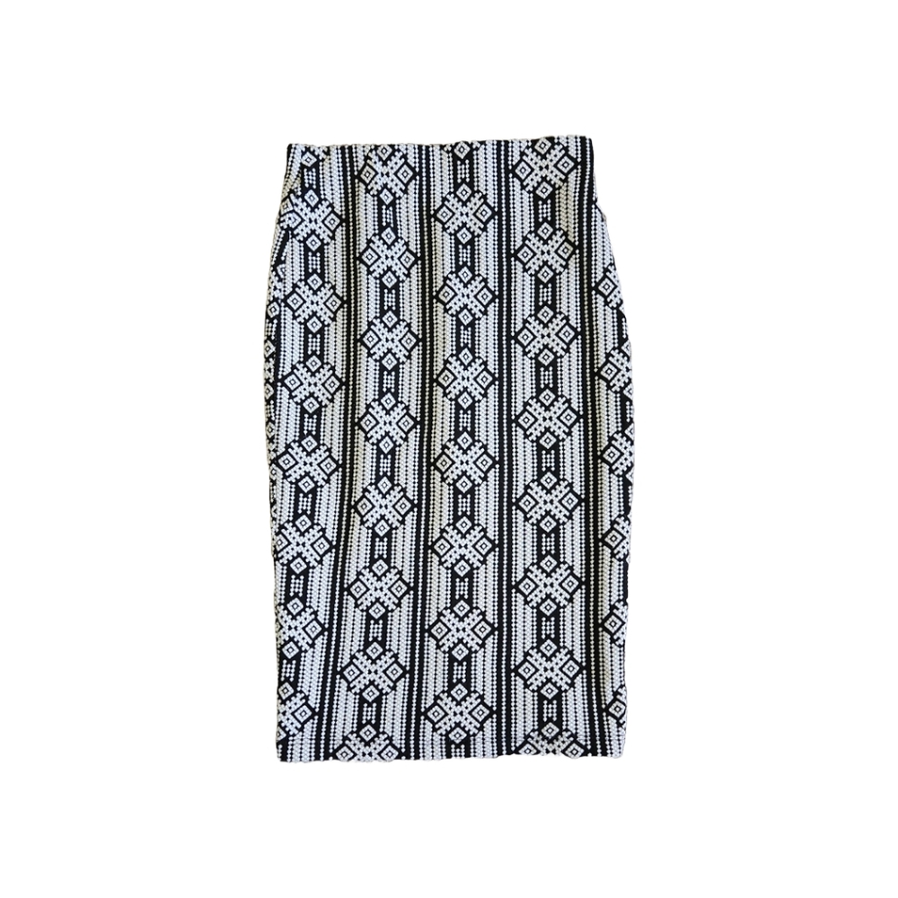 🤍🖤 Lush Black & White Aztec Skirt – Boho Chic Vibes! 🖤 🤍